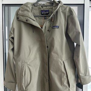 Patagonia Women's Outdoor Everyday Rain Jacket Size NWT